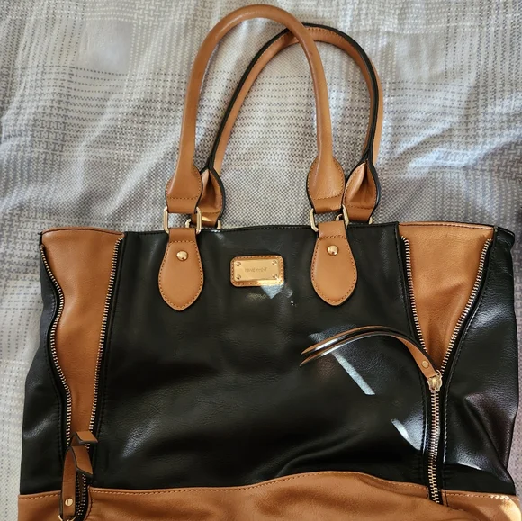 Purses - Picture 6 of 8